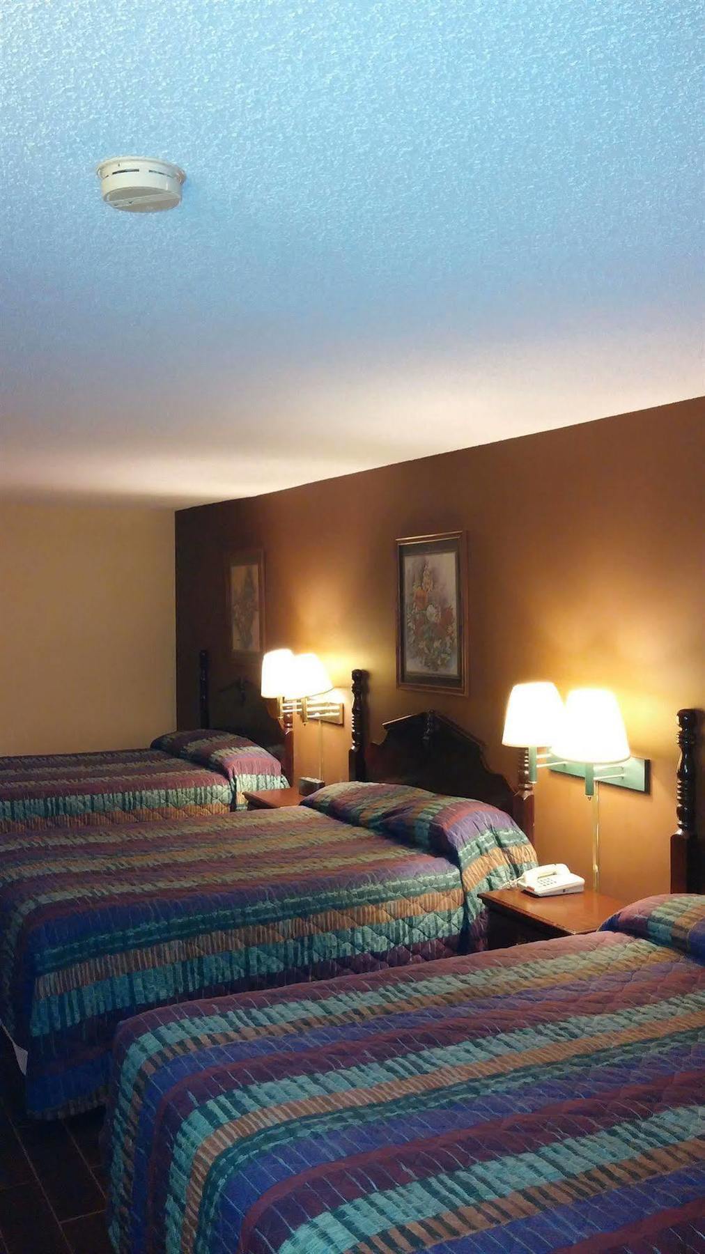 Relax Inn Franklin Exterior photo